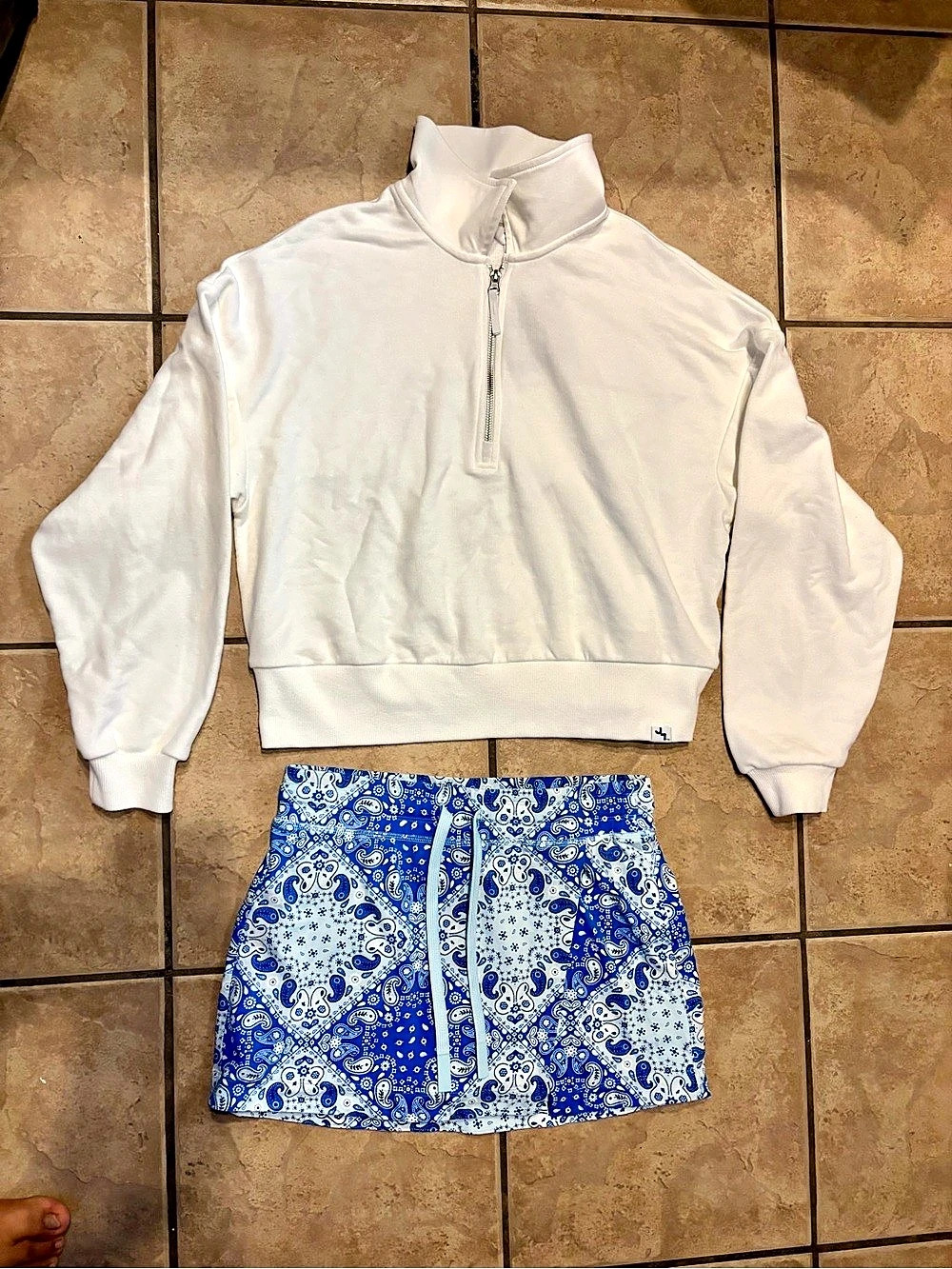 Joy Lab Relaxed Fit Sweatshirt Paisley Print Set in White & Blue Size Small NWT